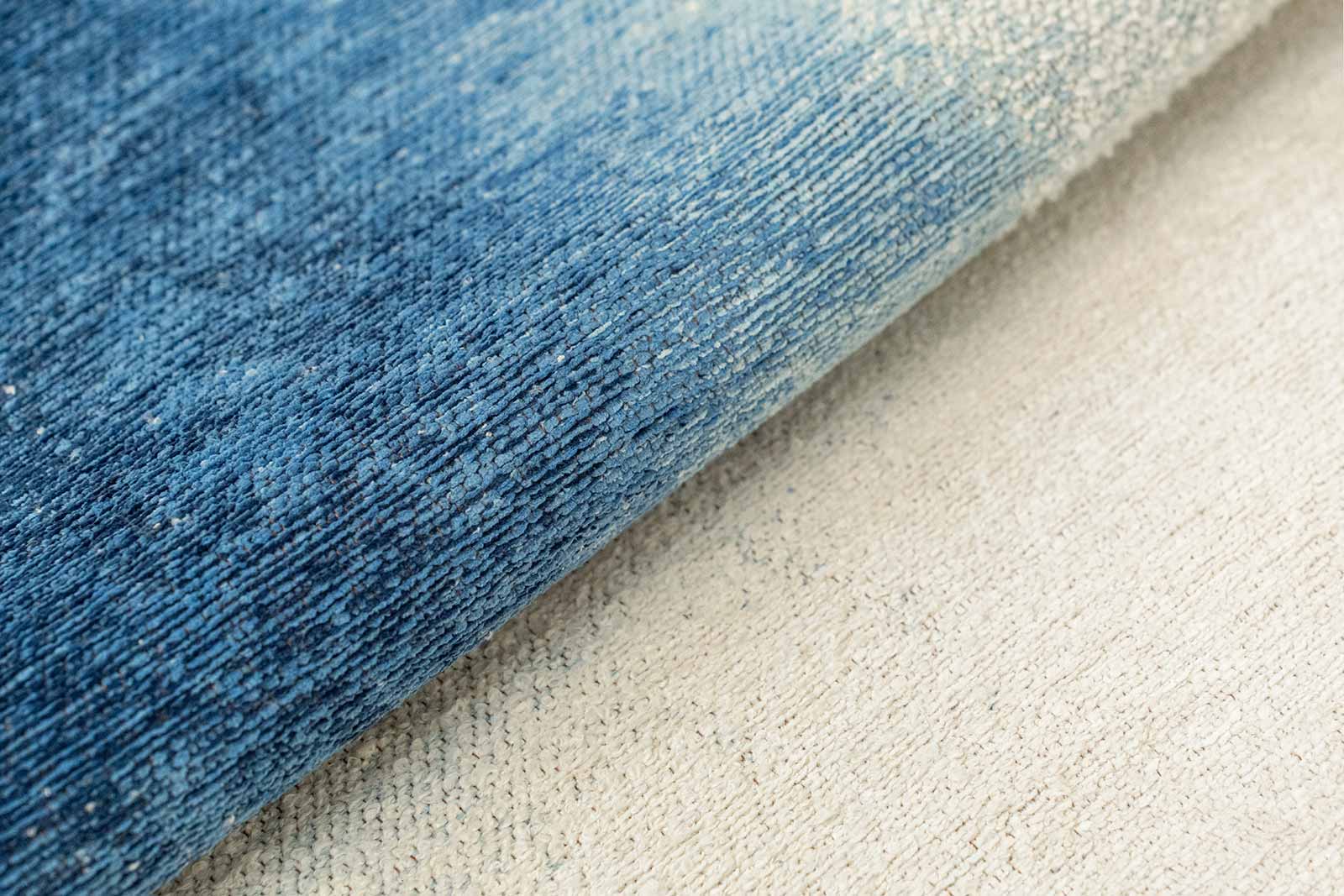 Louis De Poortere tapis Meditation 2102 Drop Dream In Blue fold 2